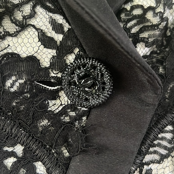 ⭐️CHANEL Runway Cruise 2014 Black & White Lace Blazer Size 38 MSRP $6200⭐️ - Picture 5 of 15